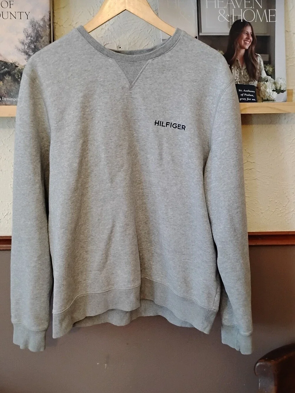 Tommy Hilfiger Light Gray Crewneck Sweatshirt with Chest Logo